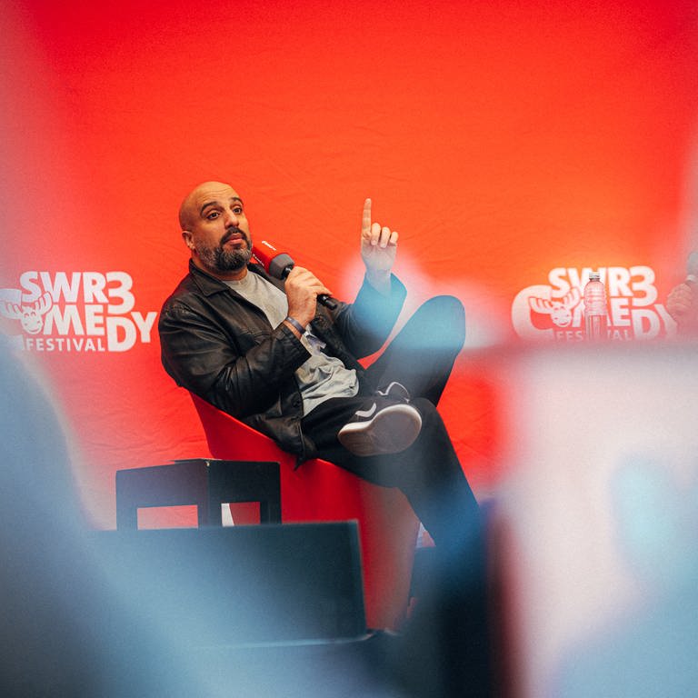 Abdelkarim beim  „SWR3 Comedy Festival“ 2024. (Foto: SWR, SWR3/Adrian Walter)